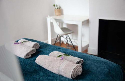 Cape Town Apartment | Central two double bedrooms in Bohemian Observatory