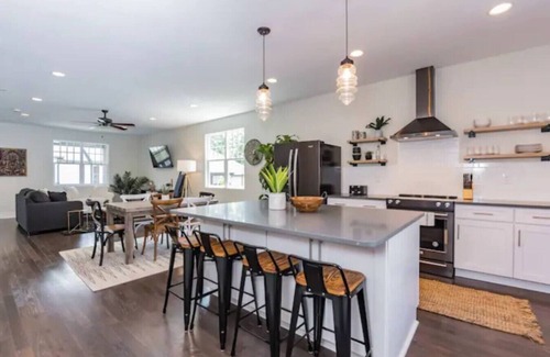 Historic Waverly Apartment | Central Villa *5 min to Broadway* Walk to 12 South