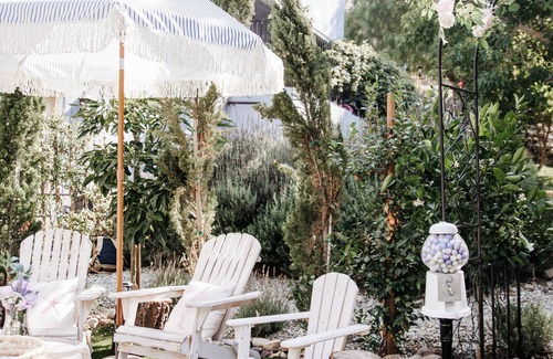 Malibu House | Central Vineyard Heated Pool Hot Tub BBQ Gazebos and Swings (Pet+Child Friendly)