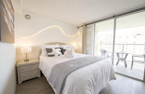 Waikiki Apartment | Central Waikiki luxury High Wtih Views & Beach