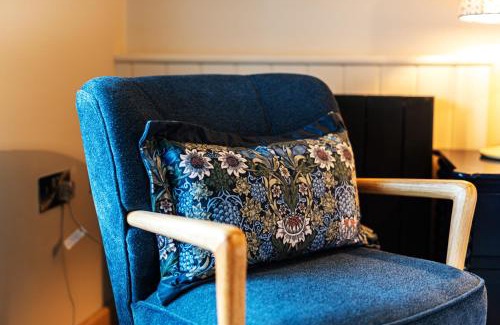 Whitchurch Apartment | Central Whitchurch - Lowcross House Guest Bedroom 6