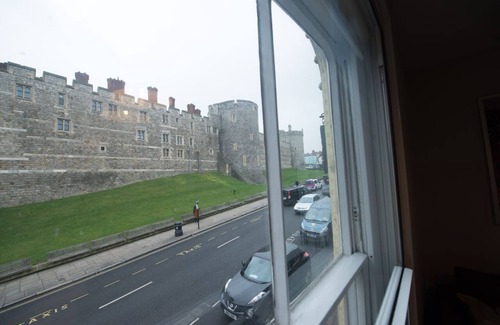 Windsor City Centre Apartment | Central Windsor Apartment Facing The Castle