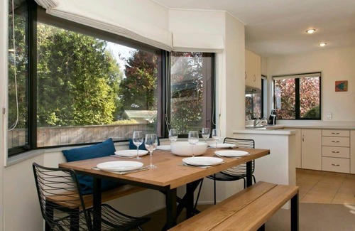 Taupo House | Central with Mountain Views