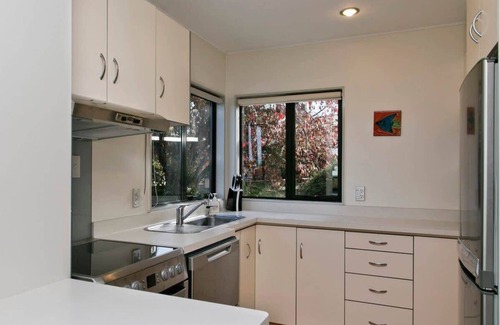 Taupo House | Central with Mountain Views