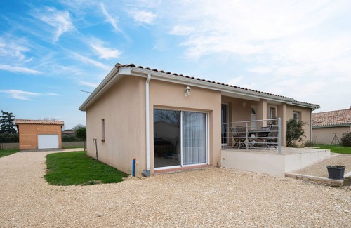 Golfech House | Centrala - Three Bedroom House, Sleeps 6