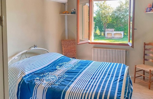 Caumont-sur-Durance House | Centrally located to many excursion destinations, this beautiful holiday home welcomes you.