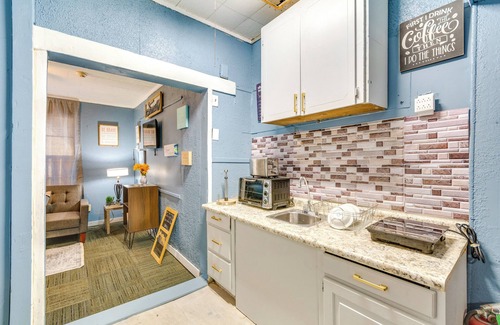 North Little Rock Apartment | Centrally Located North Little Rock Studio w/Yard