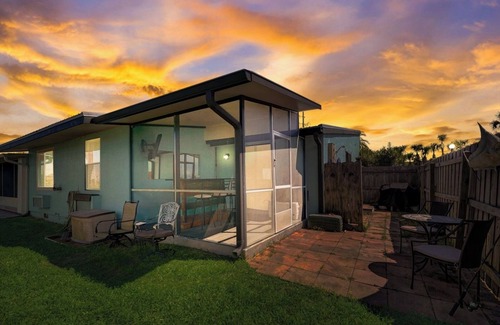 New Smyrna Beach Condo | Centrally located 2 Bedroom, 1 bath Water front condo in New Smyrna Beach!