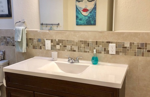 Croissant Park House | Centrally located ft Lauderdale home