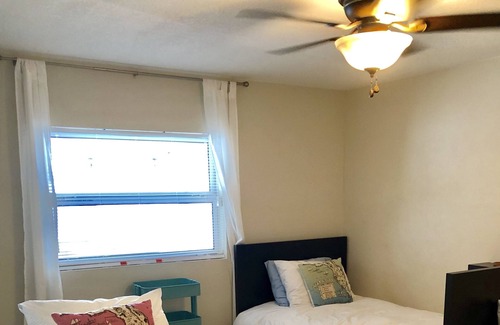 Croissant Park House | Centrally located ft Lauderdale home