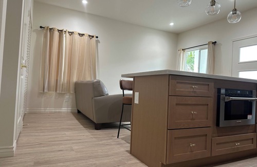 Southwest Anaheim House | Centrally locate charming house near major attractions