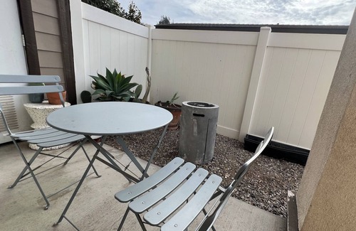 Riverside Apartment | Centrally Located 1BR&1BR Apartment Near UC Riverside, Grocery, & Nature Park.