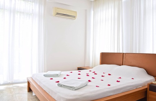 Hisaronu Hotel | Centrally located 2 bed 1 bath apartment in Hisaronu Center with FREE WIFI