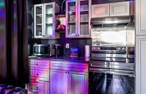 South Nashville Apartment | Centrally located 2 Dwntwn Nashville w/adult themed layout for a memorable stay