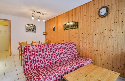 Morzine Apartment | Centrally Located 2-Room Apartment Near Ski Lifts, Sleeps 6, Parking, Balcony