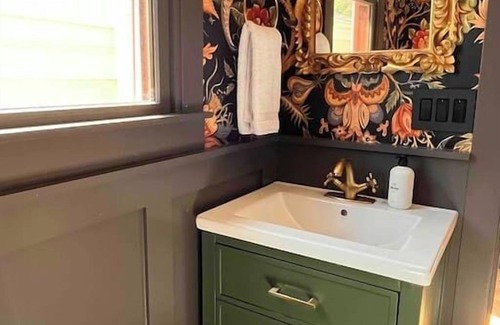 Nevada City Hotel | Centrally located 2 houses- Great for large groups!