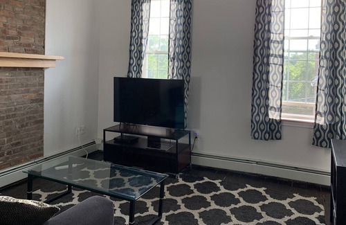 Troy Apartment | Centrally located 2BR w/ backyard near Downtown Troy & Albany Med (Pet Friendly)