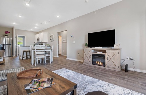 Branson Condo | Centrally located 3 bedroom 2 bath condo in Branson. No stairs. New!