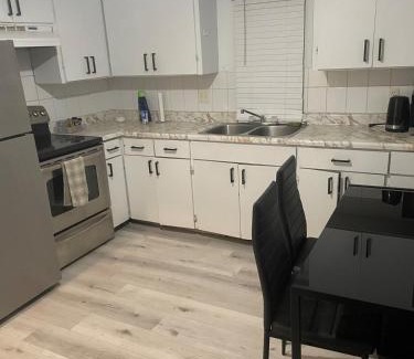 Windsor Apartment | Centrally located 3BDRM home in CityCore!