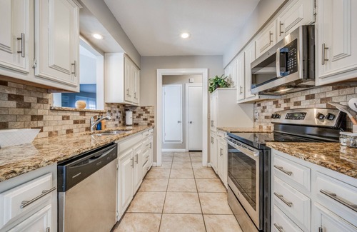 Denton House | Centrally Located 3BR 2BA - !