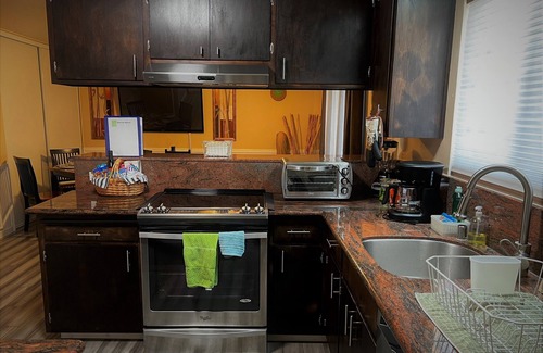 Alameda Apartment | Centrally Located 4BR 2BA Apt in Alameda