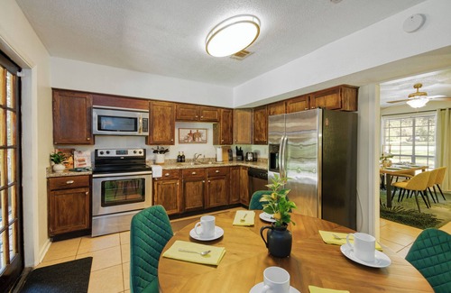 Tallahassee House | Centrally Located 6BD Home - BBQ - 5 Mins to FSU