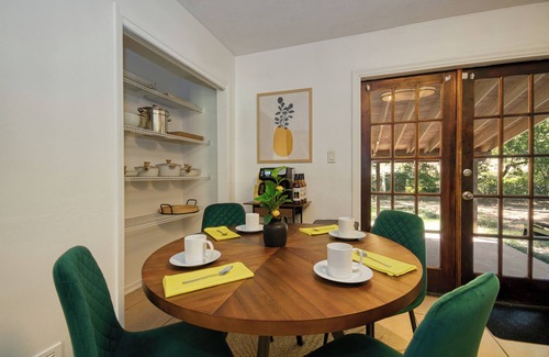 Tallahassee House | Centrally Located 6BD Home - BBQ - 5 Mins to FSU