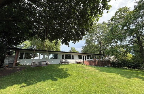 South End House | Centrally Located Bright Family Home with Peaceful Natural Views and Central A/C