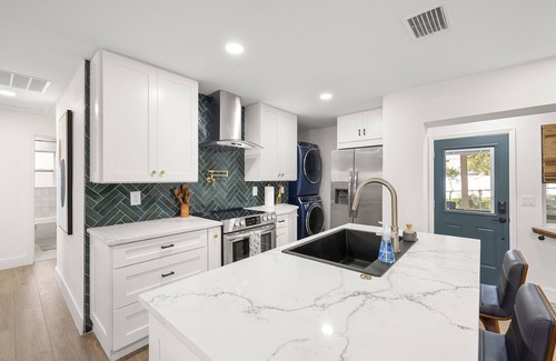 Old Seminole Heights House | Centrally located: Busch Gardens, USF, Zoo, Beaches & Pet friendly