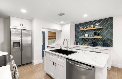 Old Seminole Heights House | Centrally located: Busch Gardens, USF, Zoo, Beaches & Pet friendly