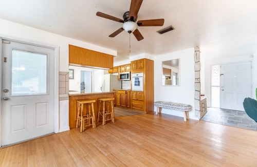 Carver City - Lincoln Gardens House | Centrally Located Charming Brick Home