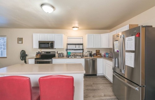 Fairbanks House | Centrally located cozy 4 bedroom twnhme/with 2 car garage and fenced backyard .