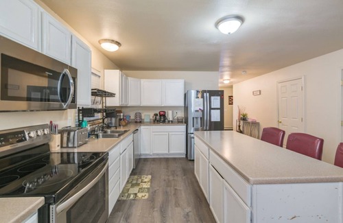 Fairbanks House | Centrally located cozy 4 bedroom twnhme/with 2 car garage and fenced backyard .