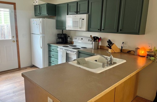 River Road House | Centrally located Craftsman, 2 blocks from Good Food Store.