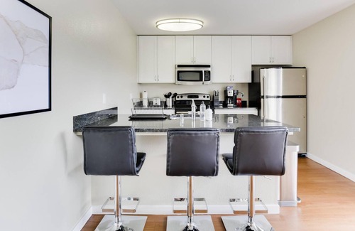 Cupertino Apartment | Centrally Located Cupertino 2BR w/ Great Amenities