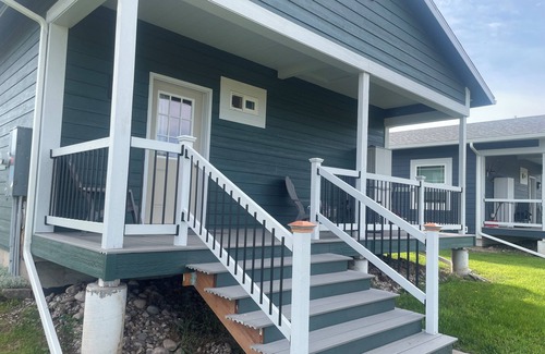 Evergreen Cottage | Centrally located. Cute, clean cottage. Full bath. Washer, Dryer. Kitchen.