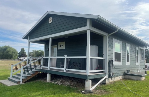 Evergreen Cottage | Centrally located. Cute, clean cottage. Full bath. Washer, Dryer. Kitchen.