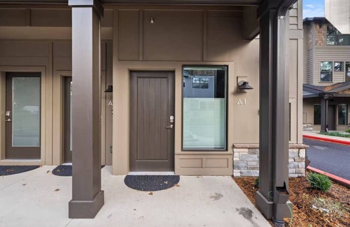 Walluga Apartment | Centrally Located Dog-Friendly Lake Oswego Studio