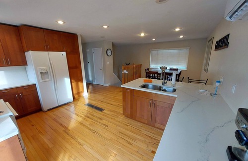 Castlewood House | Centrally located-Dog Friendly-Fenced Yard