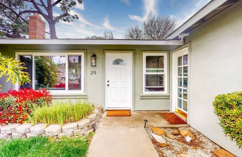 Edenvale House | Centrally Located - Dog-Friendly - Enclosed Yard