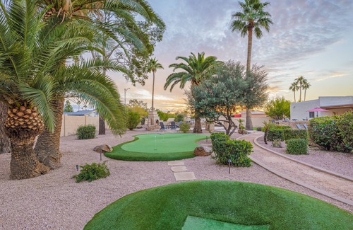 Raskin Estates House | Centrally located estate in Scottsdale with a heated pool, game room, and more!