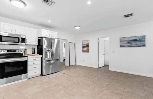 Homestead House | Centrally located Family-business Home
