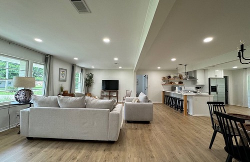 Gulfport House | Centrally located family-sized and pet-friendly home in Gulfport!