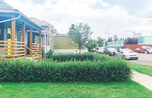 Inglewood House | Centrally Located Family Friendly Whole House. Pet Friendly!