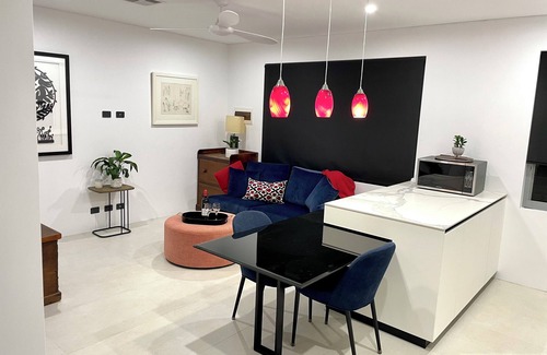 Wembley Apartment | Centrally located fully self-contained private apartment.