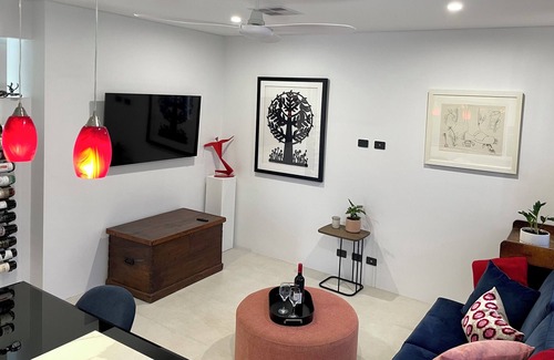 Wembley Apartment | Centrally located fully self-contained private apartment.