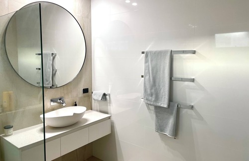 Wembley Apartment | Centrally located fully self-contained private apartment.