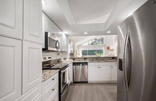 Grey Oaks House | CENTRALLY located house.