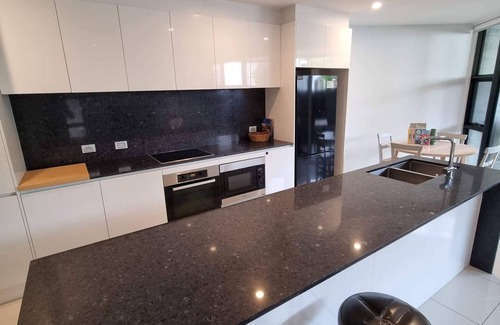 Yarralumla Apartment | CENTRALLY LOCATED IN YARRALUMLA, PERFECT FOR BUSINESS OR LEISURE.
