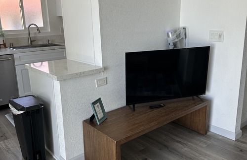 Del Mar Heights Apartment | Centrally located in Del Mar heights